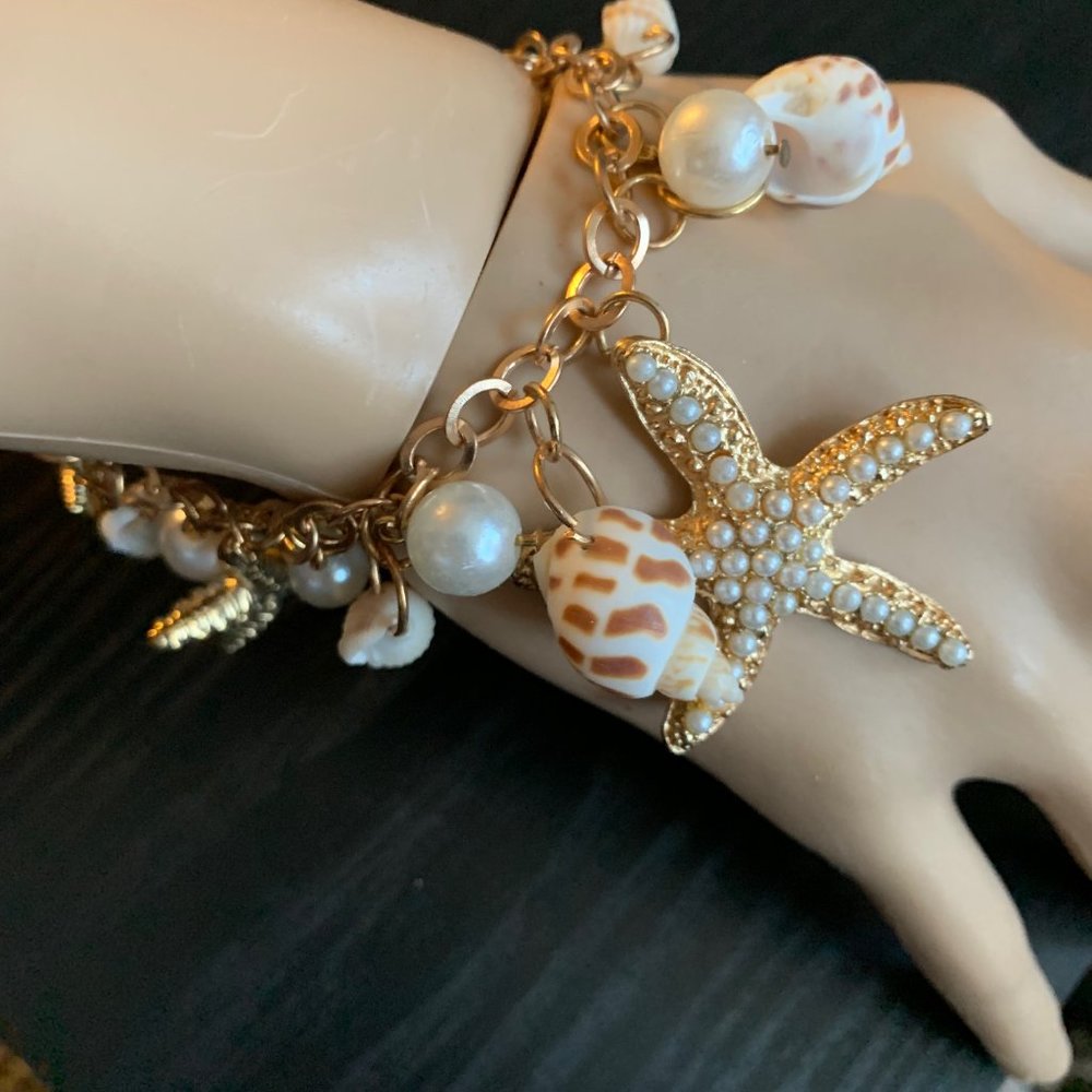 Sea Shell Necklace & Bracelet Set - Picture 7 of 8